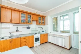 Продается однокомнатная квартира 58,5 кв.м. в центре города.