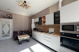 2-к. квартира, 91,3 м², 2/4 эт.